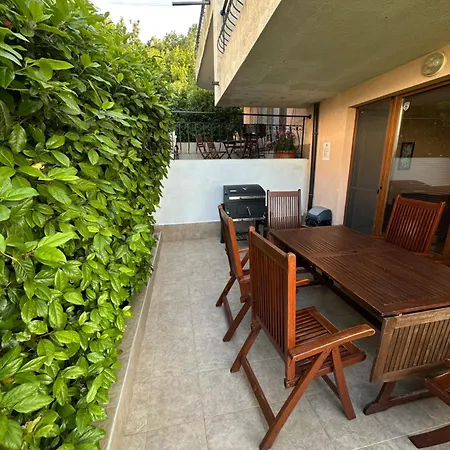 - Uzundzha Semesterbostad