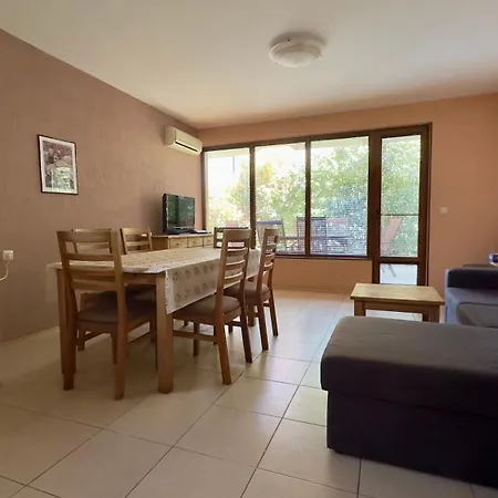 Nyaraló - Uzundzha *